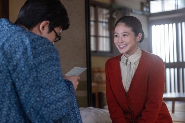 蘭子（河合優実）とメイコ（原菜乃華）が引っ越してきて…「あんぱん」第19週「勇気の花」第92回（2枚目）