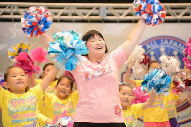 広瀬すず、中条あやみら『チア☆ダン』チーム、「全日本チアダンス選手権大会」で生ダンス！　画像ギャラリー（13枚目）