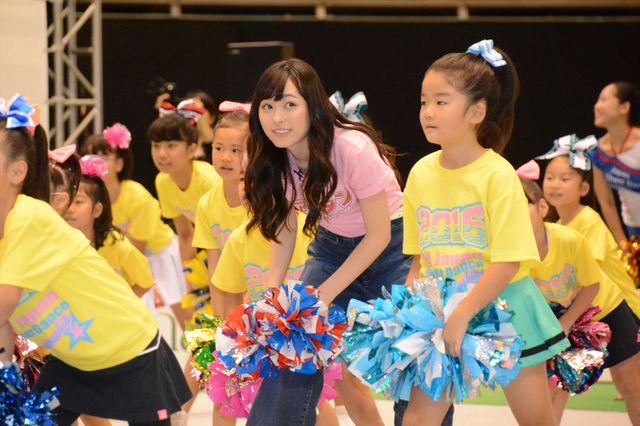 広瀬すず、中条あやみら『チア☆ダン』チーム、「全日本チアダンス選手権大会」で生ダンス！　画像ギャラリー（14枚目）