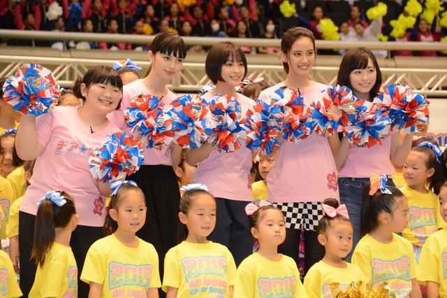 広瀬すず、中条あやみら『チア☆ダン』チーム、「全日本チアダンス選手権大会」で生ダンス！　画像ギャラリー（16枚目）