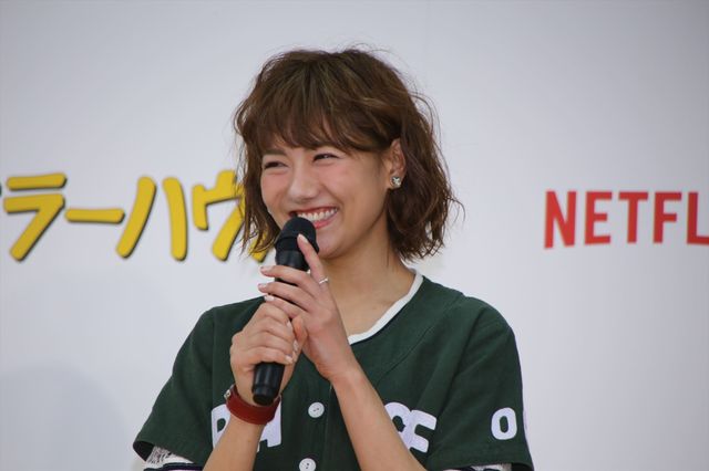宮澤佐江、プロ声優の前で緊張！「フラーハウス」公開アフレコイベント写真ギャラリー（6枚目）
