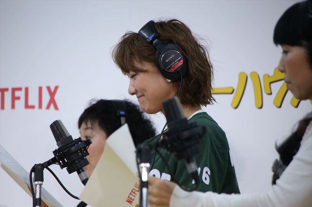 宮澤佐江、プロ声優の前で緊張！「フラーハウス」公開アフレコイベント写真ギャラリー（9枚目）