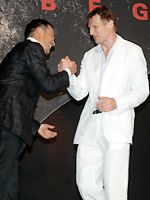 会場の人気を2分していた渡辺謙とリーアム・ニーソンががっちりと握手をした瞬間
