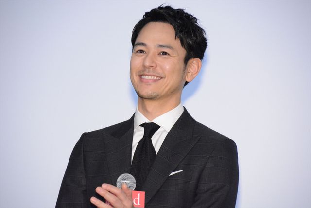 夏帆、真っ赤なドレス！映画『Red』公開記念舞台あいさつ（7枚目）