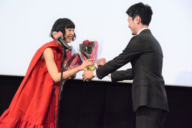 夏帆、真っ赤なドレス！映画『Red』公開記念舞台あいさつ（12枚目）