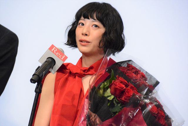 夏帆、真っ赤なドレス！映画『Red』公開記念舞台あいさつ（13枚目）