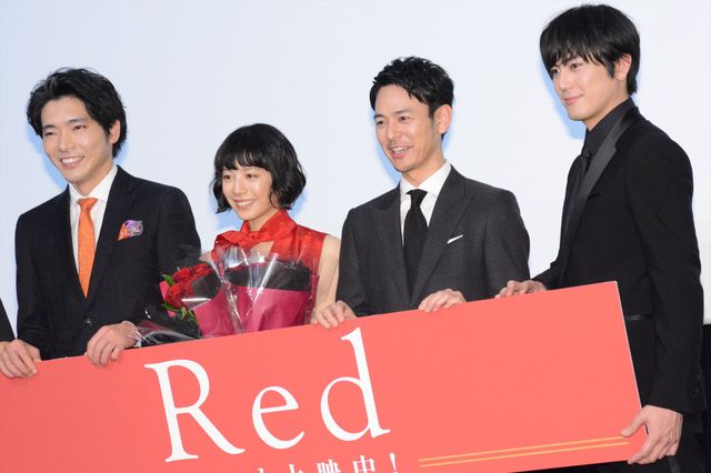 夏帆、真っ赤なドレス！映画『Red』公開記念舞台あいさつ（14枚目）
