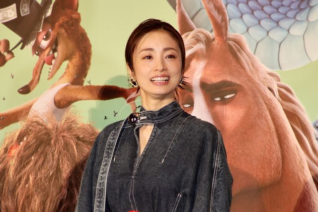 上戸彩＆森川智之ら『ズートピア2』声優へディズニーからサプライズ！超メガヒット御礼舞台あいさつ（2枚目）