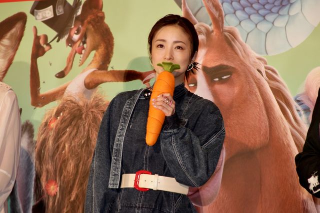 上戸彩＆森川智之ら『ズートピア2』声優へディズニーからサプライズ！超メガヒット御礼舞台あいさつ（5枚目）