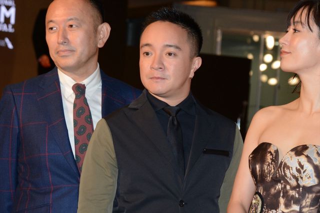 水川あさみ、美しいデコルテあらわなドレス姿！（2枚目）