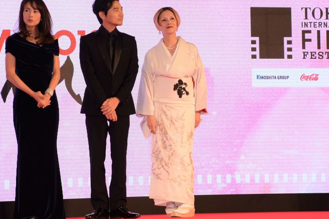 水川あさみ、美しいデコルテあらわなドレス姿！（10枚目）