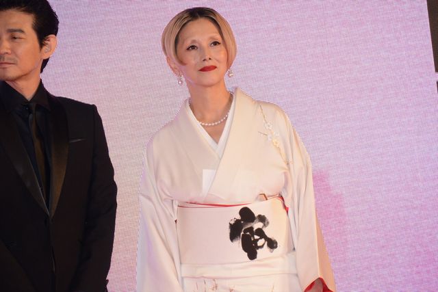 水川あさみ、美しいデコルテあらわなドレス姿！（12枚目）