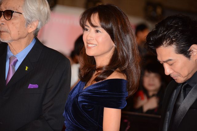 水川あさみ、美しいデコルテあらわなドレス姿！（14枚目）