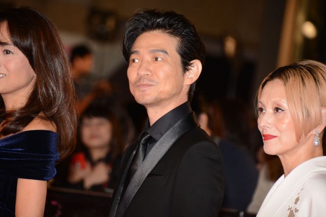 水川あさみ、美しいデコルテあらわなドレス姿！（15枚目）