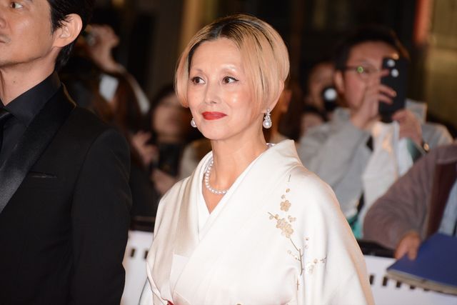 水川あさみ、美しいデコルテあらわなドレス姿！（17枚目）