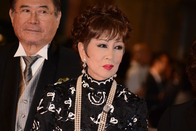 水川あさみ、美しいデコルテあらわなドレス姿！（19枚目）