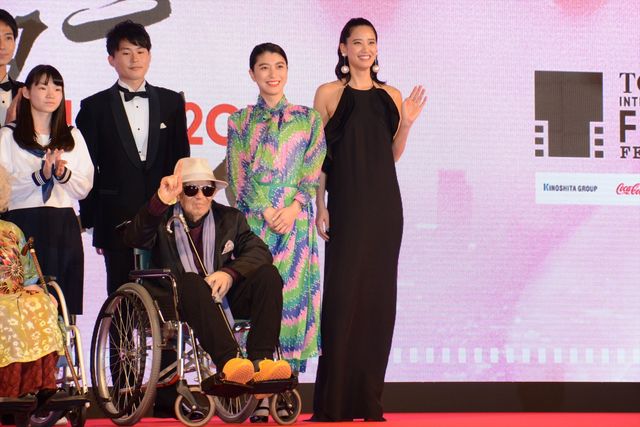 水川あさみ、美しいデコルテあらわなドレス姿！（26枚目）