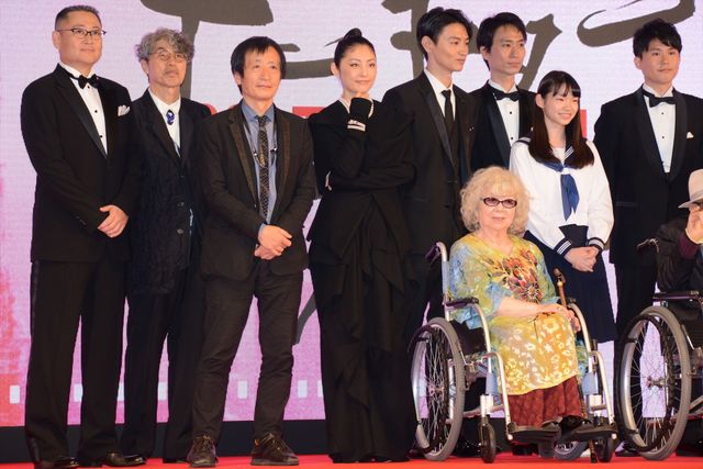 水川あさみ、美しいデコルテあらわなドレス姿！（28枚目）