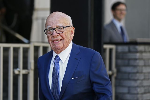 12月14日、「メディア王」ルパート・マードック氏(写真)率いるメディア大手21世紀フォックスは、映画・テレビなどの事業を524億ドルで米娯楽大手ウォルト・ディズニーに売却する。ロンドンの自宅前で2016年3月撮影
