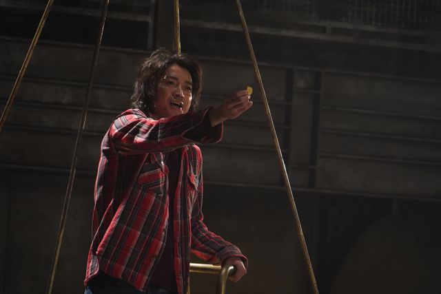 ＜19枚＞福士蒼汰が藤原竜也を地面に…！『カイジ　ファイナルゲーム』場面写真（2枚目）