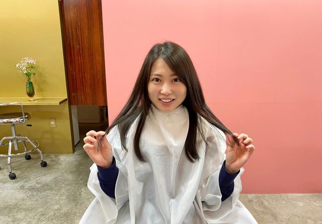 志田未来、ヘアカットの様子（4枚目）