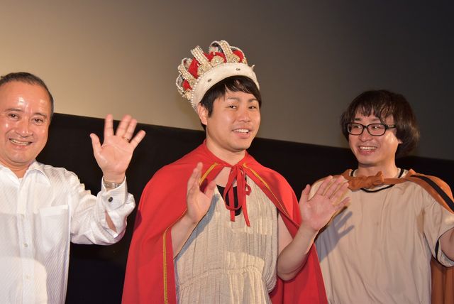 ノンスタ井上、王冠かぶってすっかり王様気分!?映画『マクベス』ジャパンプレミア上映フォトギャラリー：フォトギャラリー