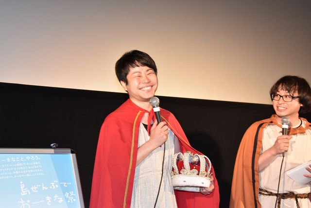 ノンスタ井上、王冠かぶってすっかり王様気分!?映画『マクベス』ジャパンプレミア上映フォトギャラリー（3枚目）