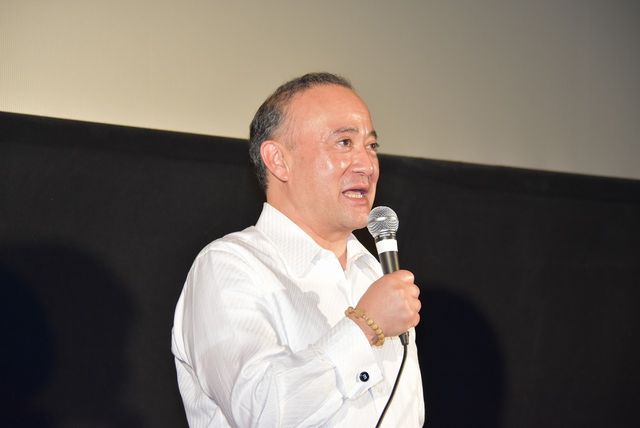 ノンスタ井上、王冠かぶってすっかり王様気分!?映画『マクベス』ジャパンプレミア上映フォトギャラリー（17枚目）