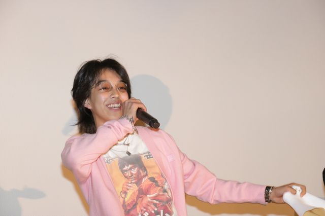 YOSHI×菅田将暉×仲野太賀、マスクを被って登場！『タロウのバカ』完成披露上映会（5枚目）