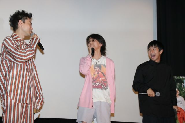 YOSHI×菅田将暉×仲野太賀、マスクを被って登場！『タロウのバカ』完成披露上映会（6枚目）
