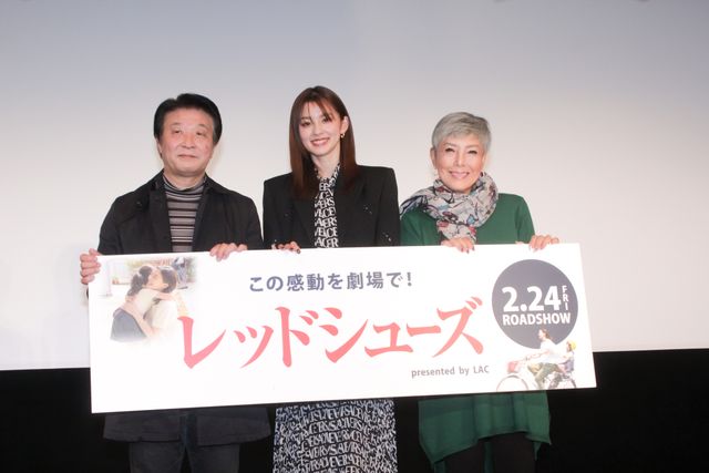 9頭身！朝比奈彩、驚異のスタイル（3枚目）