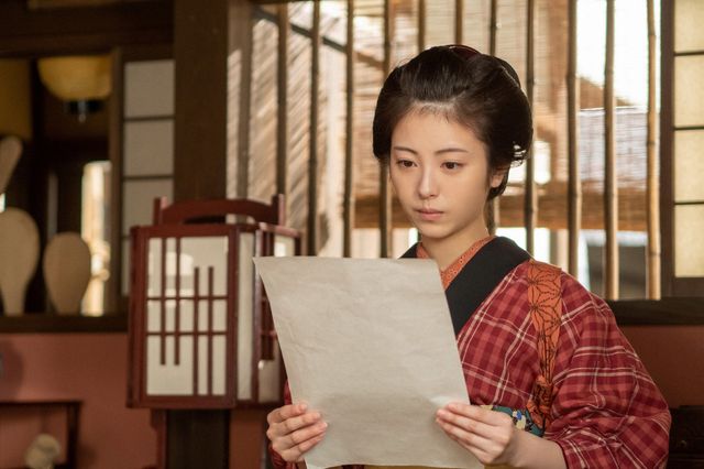 万太郎が来ないかと気にして…「らんまん」第37回の場面写真：フォトギャラリー