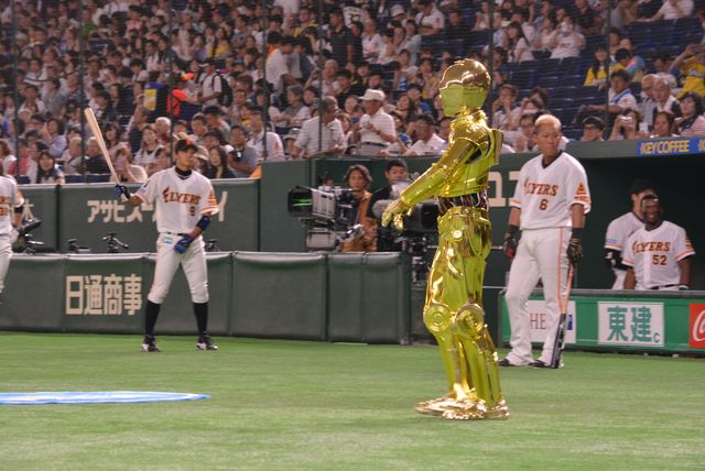 カイロ・レン＆ストームトルーパーが野球場を悪に染めようと登場！「スター・ウォーズナイター」（3枚目）