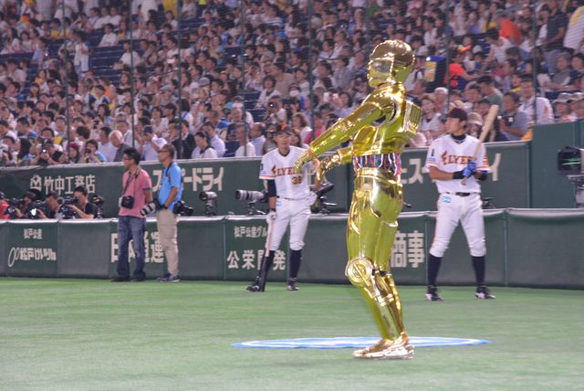 カイロ・レン＆ストームトルーパーが野球場を悪に染めようと登場！「スター・ウォーズナイター」（4枚目）