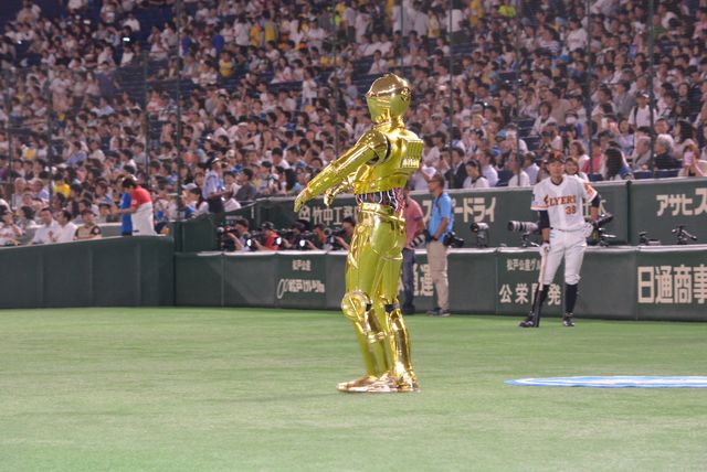 カイロ・レン＆ストームトルーパーが野球場を悪に染めようと登場！「スター・ウォーズナイター」（5枚目）