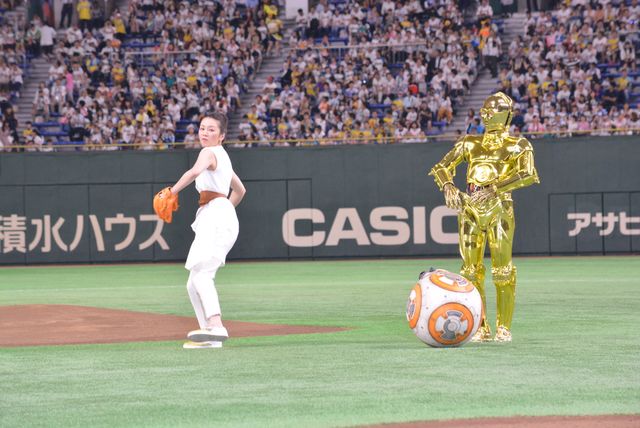 カイロ・レン＆ストームトルーパーが野球場を悪に染めようと登場！「スター・ウォーズナイター」（16枚目）