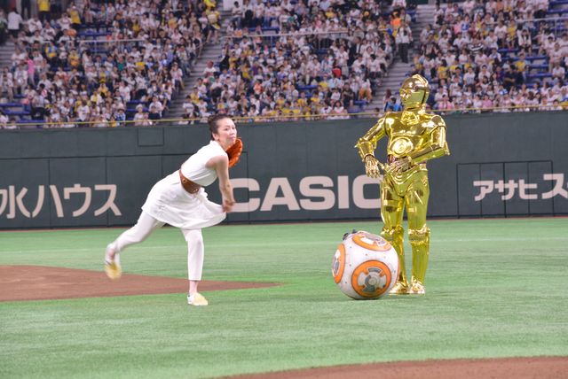カイロ・レン＆ストームトルーパーが野球場を悪に染めようと登場！「スター・ウォーズナイター」（18枚目）