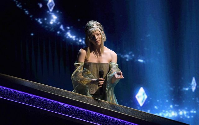 松たか子が熱唱！「イントゥ・ジ・アンノウン」（2枚目）