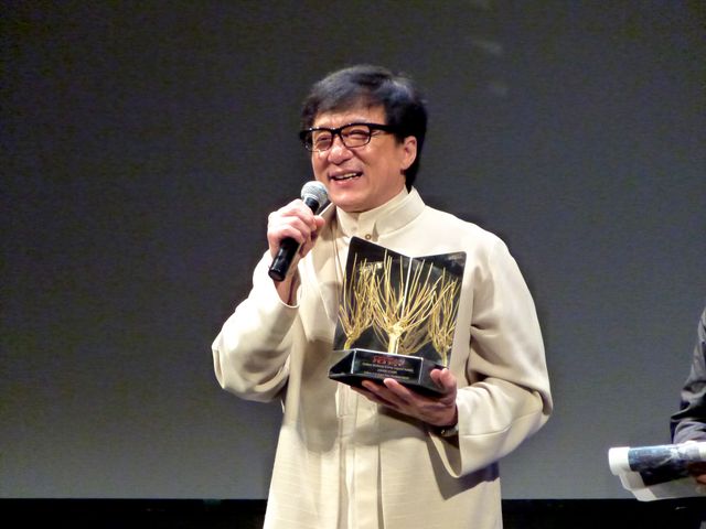 ブルーバックでの撮影法を実演してみせるジャッキー・チェン！フォトギャラリー（4枚目）