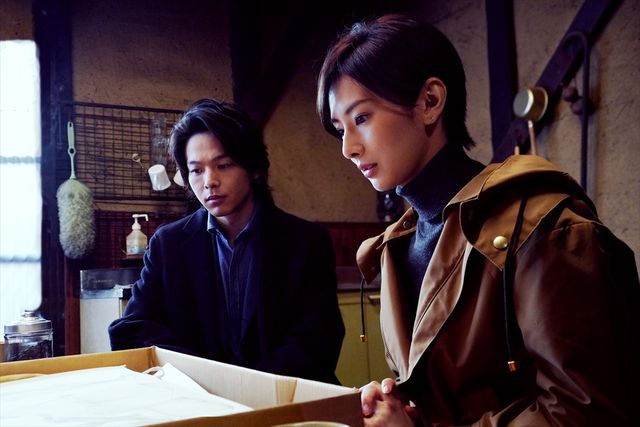 中村倫也＆窪塚洋介がほほ笑む…『ファーストラヴ』場面カット＜全10枚＞（7枚目）