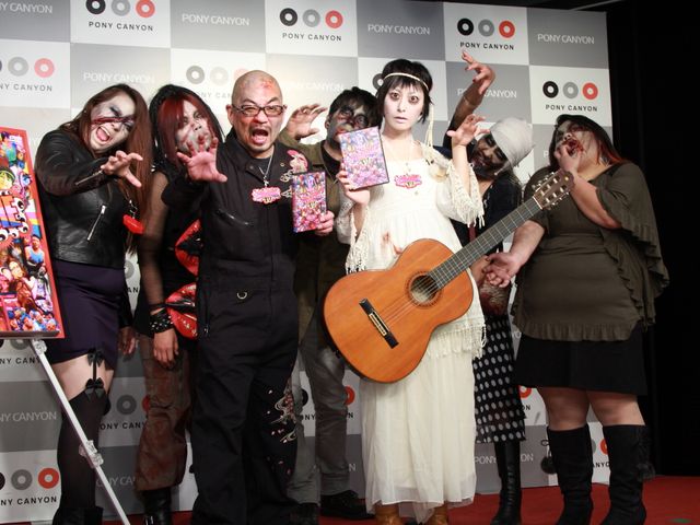 鳥居みゆき、ゾンビ軍団と共演！　フォトギャラリー（4枚目）