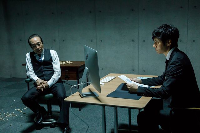 綾瀬はるか、薬指の指輪を見つめ…映画『奥様は、取り扱い注意』場面カット（5枚目）