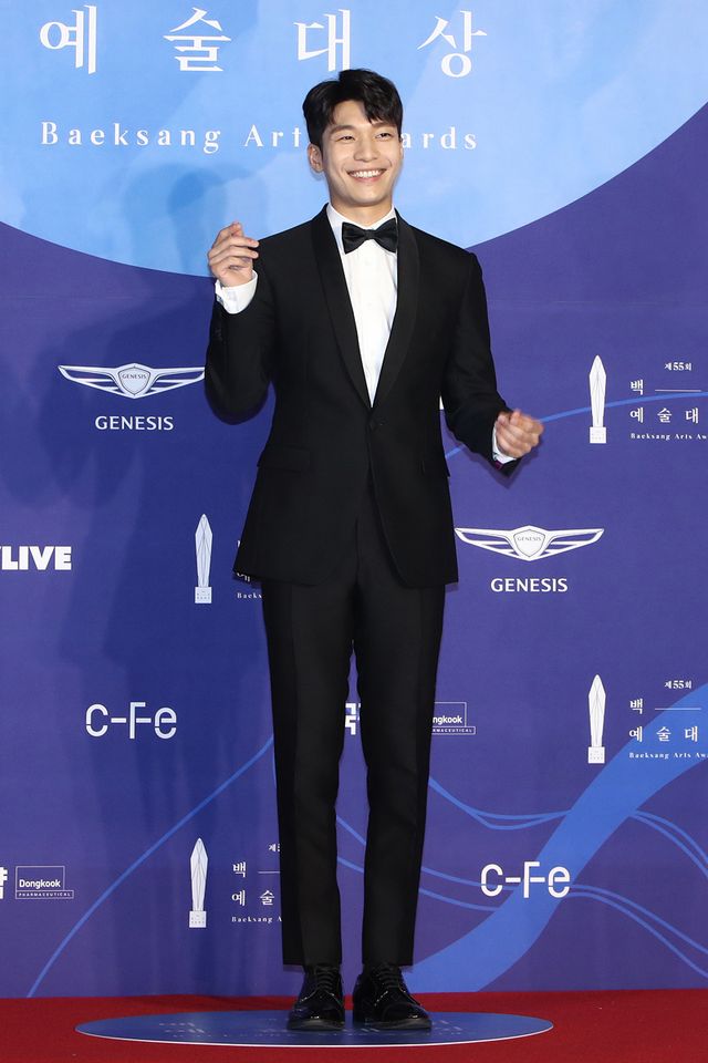 「イカゲーム」で注目！ウィ・ハジュンの笑顔（2枚目）