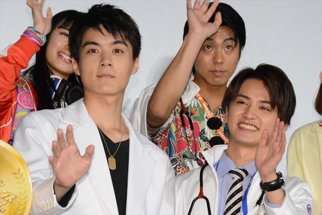 御成役・柳喬之、JK役の土屋シオンも登場！映画『仮面ライダー平成ジェネレーションズ FINAL ビルド＆エグゼイドwithレジェンドライダー』初日舞台あいさつ（36枚目）