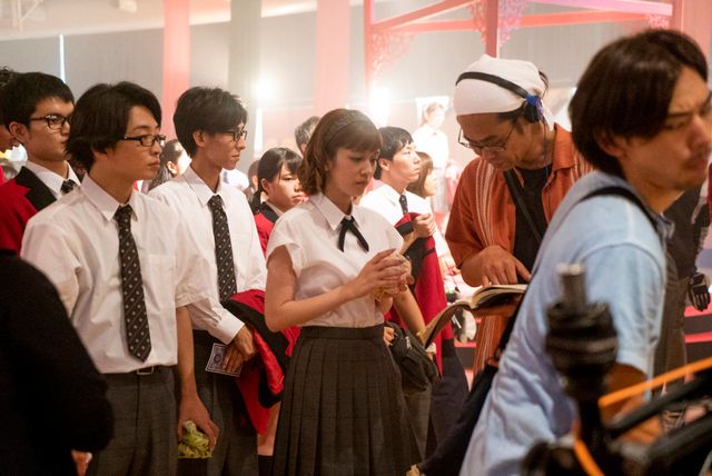 浜辺美波主演『映画　賭ケグルイ』メイキング写真（12枚目）