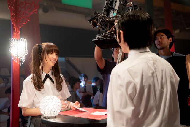 浜辺美波主演『映画　賭ケグルイ』メイキング写真（14枚目）