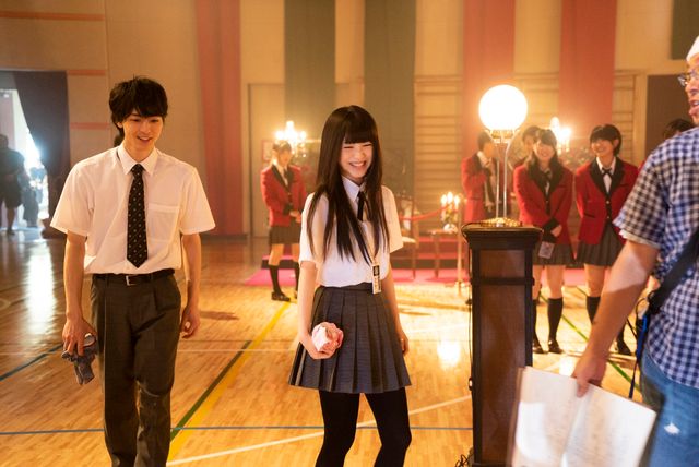 浜辺美波主演『映画　賭ケグルイ』メイキング写真（15枚目）