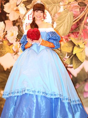 小嶋陽菜が白雪姫に！映画『白雪姫と鏡の女王』CMオピニオン就任発表会フォトギャラリー：フォトギャラリー
