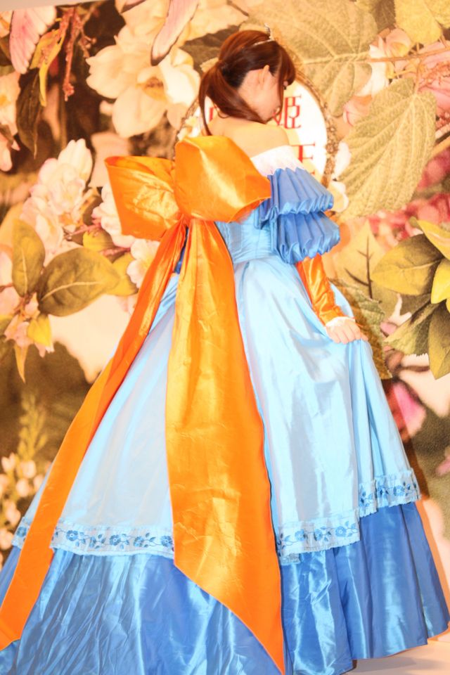 小嶋陽菜が白雪姫に！映画『白雪姫と鏡の女王』CMオピニオン就任発表会フォトギャラリー（2枚目）