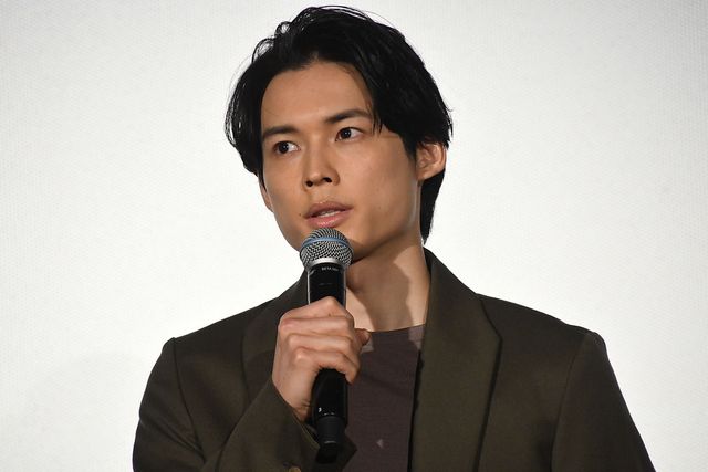 松村北斗、さわやかなほほ笑み！映画『すずめの戸締まり』御礼“お返し申す”舞台あいさつ（2枚目）
